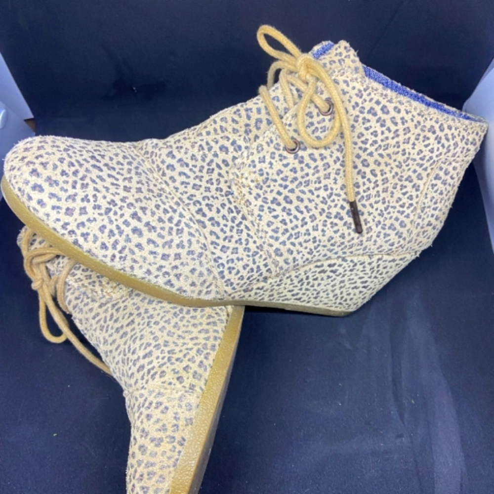 Tom Booties! - image 2